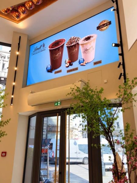 1_Lindt-ACT-Thielmann-Indoor-Videodisplay