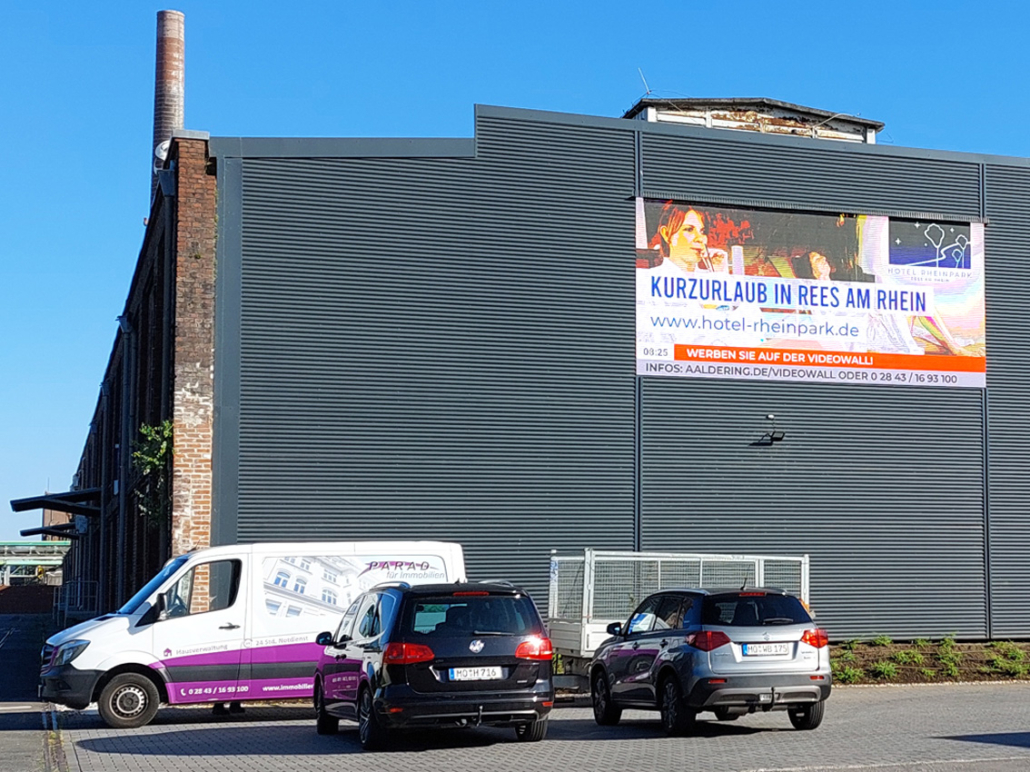 LED Videowall in die Fassade integriert